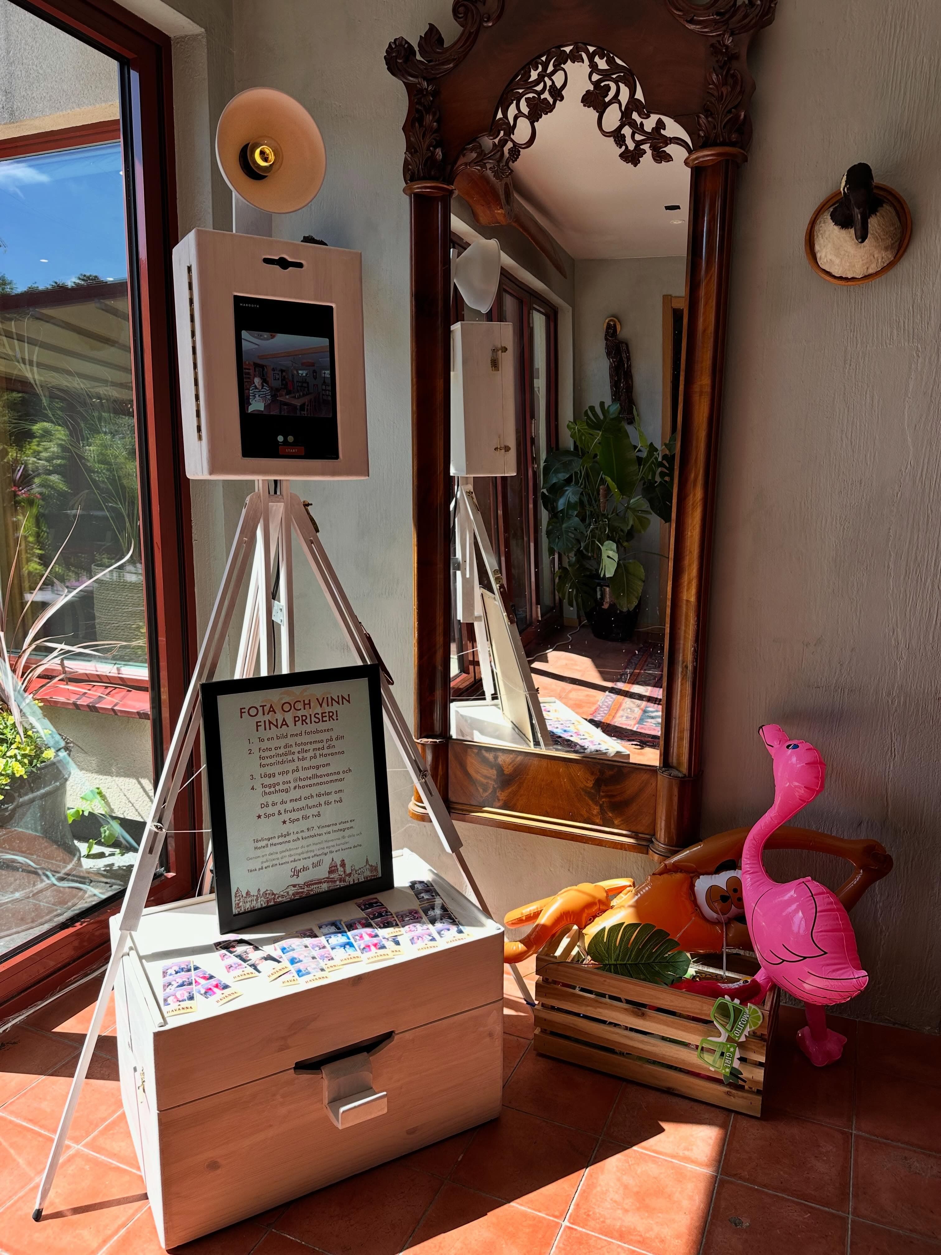 Mabooth's handcrafted wooden photo booth set up with tropical props at Hotell Havanna in Varberg
